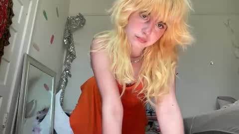 Snapshot of honeyxlimbed chatting on 06/03/26, 07:41 Emi Rose online show from 06/03/26, 07:41
