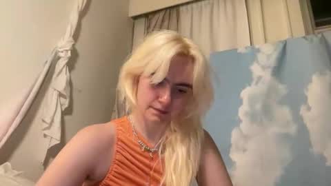 Snapshot of honeyxlimbed chatting on 06/06/26, 02:16 Emi Rose online show from 06/06/26, 02:16