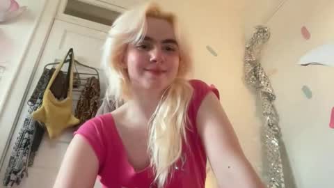 Snapshot of honeyxlimbed chatting on 06/06/26, 11:42 Emi Rose online show from 06/06/26, 11:42