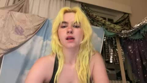 Snapshot of honeyxlimbed chatting on 06/24/26, 05:28 Emi Rose online show from 06/24/26, 05:28