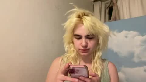 Snapshot of honeyxlimbed chatting on 07/26/26, 05:26 Emi Rose online show from 07/26/26, 05:26