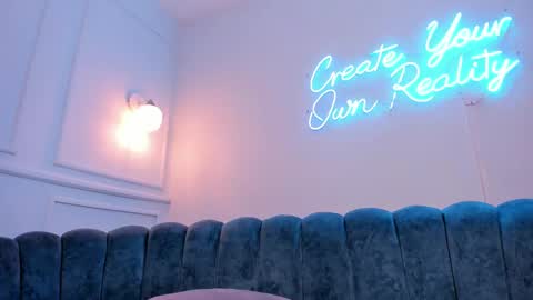 Honey Moon  Help me to reach 100 thumbs up online show from 03/03/25, 11:03