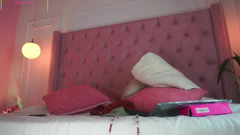 Honey Moon  Help me to reach 100 thumbs up online show from 04/17/26, 07:39