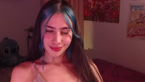 Snapshot of honeyypeaach chatting on 12/12/24, 01:32    online show from 12/12/24, 01:32