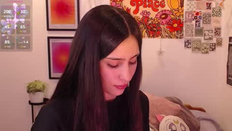 Snapshot of honeyypeaach chatting on 09/26/25, 10:14    online show from 09/26/25, 10:14