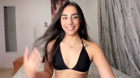 Snapshot of honney_bunny1 chatting on 12/19/24, 12:34 Andrea online show from 12/19/24, 12:34