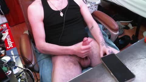 Snapshot of hoodiex22 chatting on 02/21/25, 02:28 hoodiex22 online show from 02/21/25, 02:28