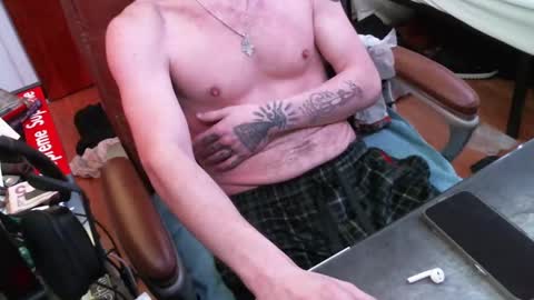 Snapshot of hoodiex22 chatting on 02/22/25, 08:07 hoodiex22 online show from 02/22/25, 08:07