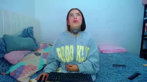 Snapshot of hoot_alicee chatting on 04/27/26, 08:40 ONLYFANS online show from 04/27/26, 08:40