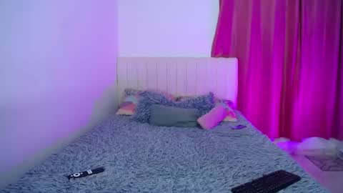 Snapshot of hoot_alicee chatting on 06/08/26, 10:43 ONLYFANS online show from 06/08/26, 10:43