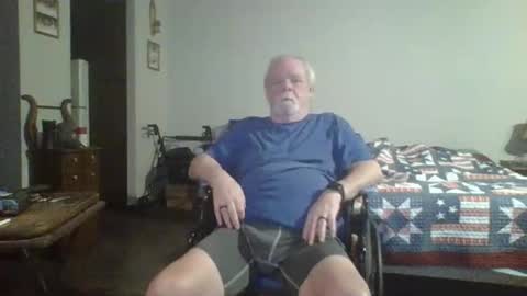 Snapshot of hormonemonster27 chatting on 12/20/24, 06:19 Hormone Monster online show from 12/20/24, 06:19