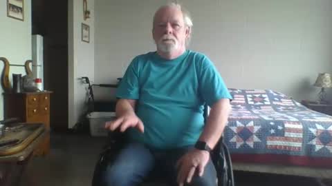 Snapshot of hormonemonster27 chatting on 01/01/25, 08:15 Hormone Monster online show from 01/01/25, 08:15