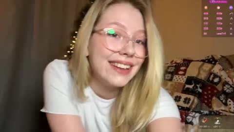 Snapshot of horney_audrey chatting on 12/08/24, 11:29 Audrey online show from 12/08/24, 11:29