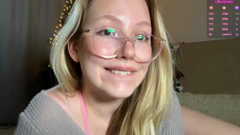 Snapshot of horney_audrey chatting on 12/18/24, 03:37 Audrey online show from 12/18/24, 03:37