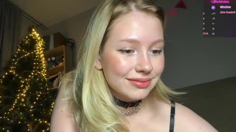 Snapshot of horney_audrey chatting on 12/20/24, 12:08 Audrey online show from 12/20/24, 12:08