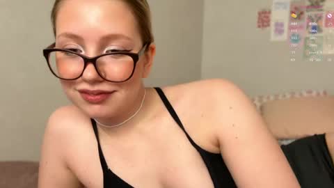 Snapshot of horney_audrey chatting on 01/22/25, 03:52 Audrey online show from 01/22/25, 03:52