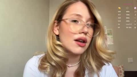 Snapshot of horney_audrey chatting on 02/05/25, 04:06 Audrey online show from 02/05/25, 04:06