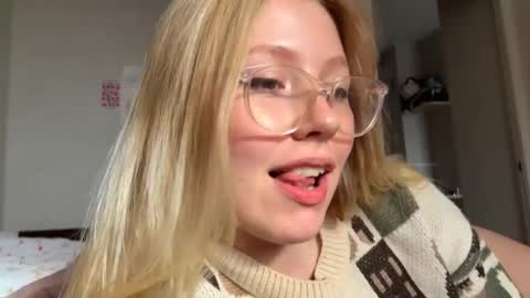 Snapshot of horney_audrey chatting on 09/14/25, 02:33 Audrey online show from 09/14/25, 02:33