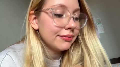 Snapshot of horney_audrey chatting on 09/15/25, 02:44 Audrey online show from 09/15/25, 02:44