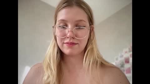 Snapshot of horney_audrey chatting on 09/27/25, 02:38 Audrey online show from 09/27/25, 02:38