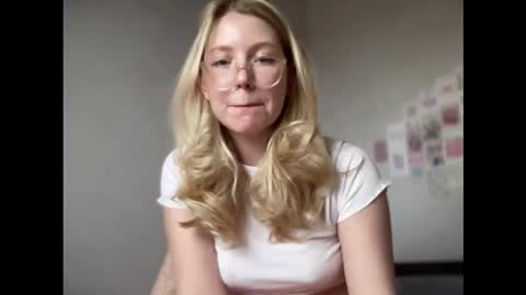 Snapshot of horney_audrey chatting on 09/29/25, 02:49 Audrey online show from 09/29/25, 02:49