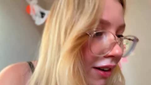 Snapshot of horney_audrey chatting on 10/20/25, 02:23 Audrey online show from 10/20/25, 02:23