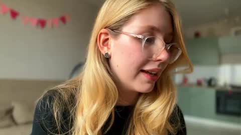 Snapshot of horney_audrey chatting on 10/21/25, 03:18 Audrey online show from 10/21/25, 03:18