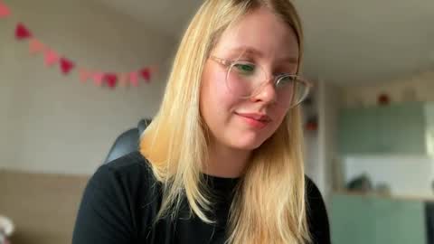 Snapshot of horney_audrey chatting on 10/23/25, 03:28 Audrey online show from 10/23/25, 03:28