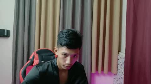 Snapshot of horny_asianmoreno chatting on 11/24/25, 09:25 ROGER online show from 11/24/25, 09:25