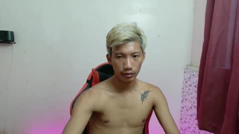 Snapshot of horny_asianmoreno chatting on 01/08/26, 04:04 ROGER online show from 01/08/26, 04:04