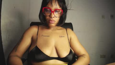 horny_ebonygirl_ online show from 04/17/26, 05:49
