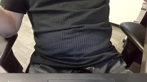 Snapshot of horny_hubby0077 chatting on 09/19/25, 09:15 Horny Hubby online show from 09/19/25, 09:15