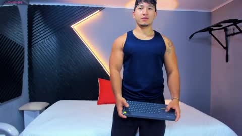 horny_nick18 online show from 04/14/26, 10:21