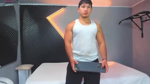 horny_nick18 online show from 04/17/26, 12:30