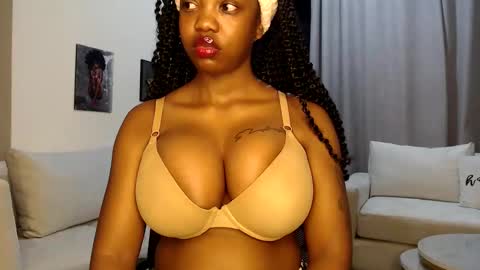 Snapshot of horny_princcess chatting on 10/28/25, 12:47 horny_princcess online show from 10/28/25, 12:47