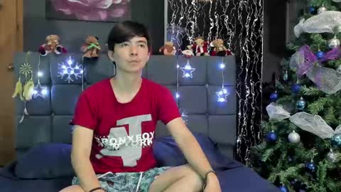 Snapshot of horny_twinks_guys chatting on 12/01/24, 09:37 Alex and Camilo online show from 12/01/24, 09:37