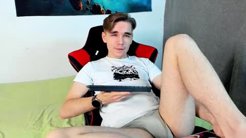 Snapshot of horny_yo chatting on 02/02/25, 11:11 Max online show from 02/02/25, 11:11