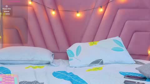 Khloe  online show from 10/07/25, 12:46