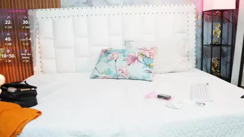 Snapshot of hornybarelylegalgirl chatting on 05/18/26, 12:00 Khloe online show from 05/18/26, 12:00