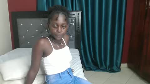 Snapshot of hornybella4 chatting on 12/15/24, 10:58 Bella online show from 12/15/24, 10:58