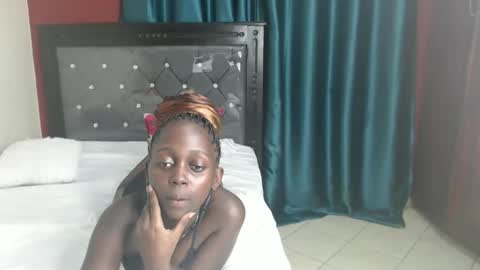 Snapshot of hornybella4 chatting on 12/20/24, 02:52 Bella online show from 12/20/24, 02:52