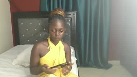 Snapshot of hornybella4 chatting on 01/09/25, 09:47 Bella online show from 01/09/25, 09:47