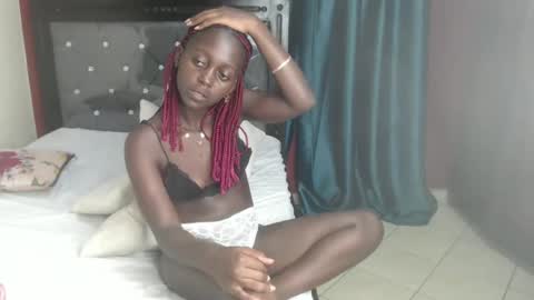 Snapshot of hornybella4 chatting on 02/02/25, 03:28 Bella online show from 02/02/25, 03:28