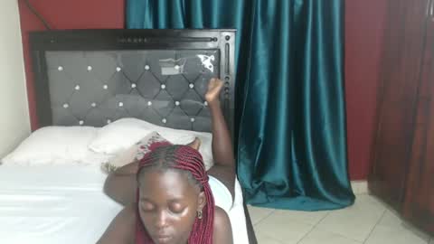 Snapshot of hornybella4 chatting on 02/12/25, 05:05 Bella online show from 02/12/25, 05:05