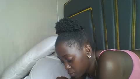 Bella online show from 11/18/25, 08:08