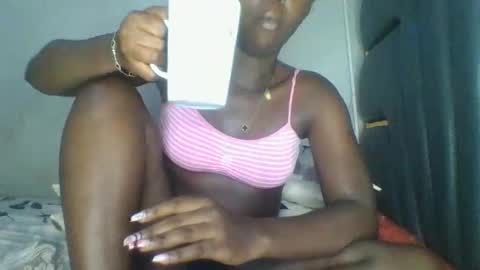 Snapshot of hornybella84 chatting on 05/04/26, 08:32 Bella online show from 05/04/26, 08:32