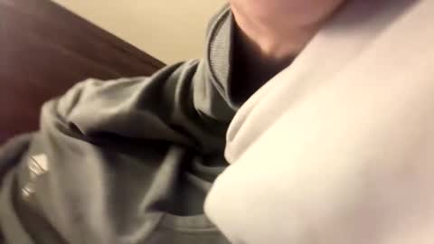 Justin 7 inches online show from 03/29/26, 04:40