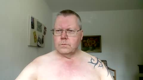 Snapshot of hornydick874303 chatting on 10/18/25, 08:59 Meikelmeier online show from 10/18/25, 08:59
