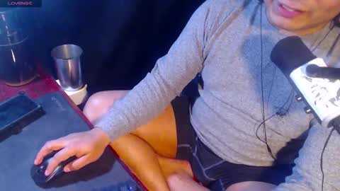 hornydude939393 online show from 11/18/25, 09:25