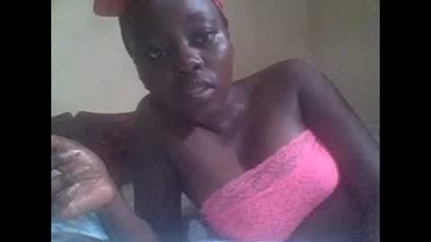 Snapshot of hornygal001 chatting on 12/24/24, 11:17 hornygal001 online show from 12/24/24, 11:17